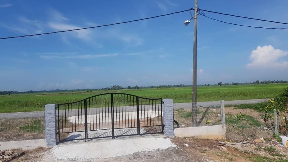 Room/Homestay Nazadja Sungai Besar Exterior foto